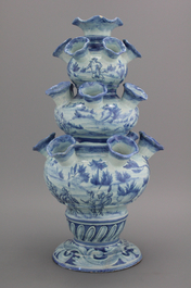 Grand vase tulipi&egrave;re italien, Savona, bleu et blanc, 18e