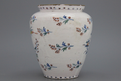 Vase balustre rare en fa&iuml;ence de Bruxelles, dit 'haie floral', 18e