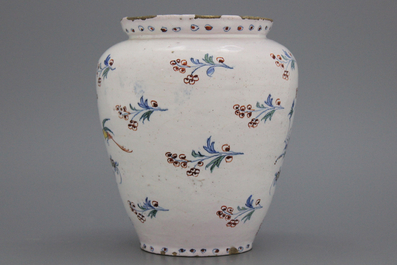 Vase balustre rare en fa&iuml;ence de Bruxelles, dit 'haie floral', 18e