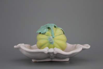 A Schrezheim faience tureen modelled as a melon on a fixed leaf, 18th C.
