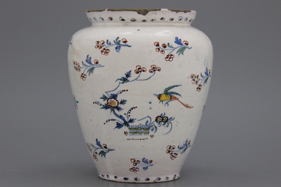 Vase balustre rare en fa&iuml;ence de Bruxelles, dit 'haie floral', 18e