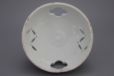 A large Japanese Imari koro, 19th C.