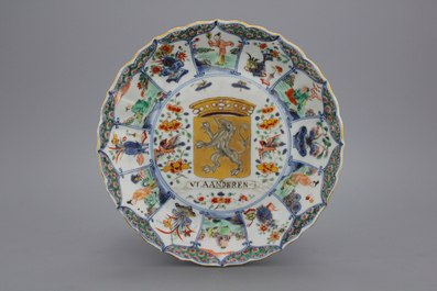 Uitzonderlijk Chinees bord type 'Provincies' met het wapenschild van Vlaanderen, famille verte, ca. 1720.