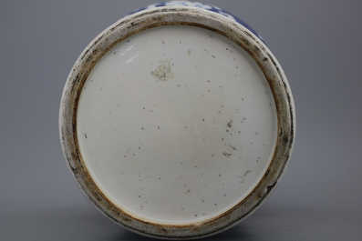 Vase couvert en porcelaine chinoise, bleu et blanc, Kangxi, 1661-1722
