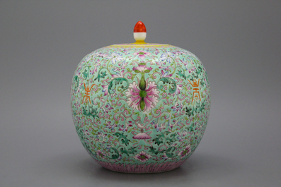 A Chinese porcelain lime green ground ginger jar, 19th C.