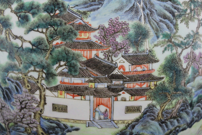 Important vase chinois de forme bouteille Tian qiu ping, famille rose, 19e