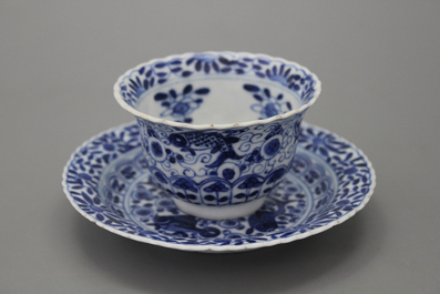 A group of 3 Chinese porcelain cup and saucers, 18/19th C.