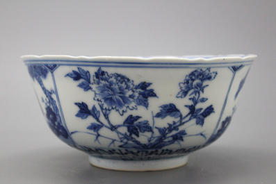 A fine Chinese porcelain blue and white bowl, 19th C.