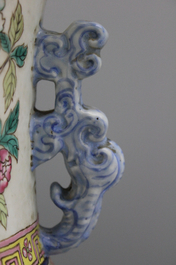 Important vase de forme hu aux canards en porcelaine de Chine, famille rose, 19e