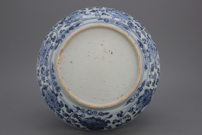 Plat chinois au paon, r&egrave;gne de Hongzhi, dynastie Ming, fin 15e
