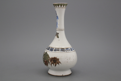 Vase de forme bouteille en porcelaine de chine, 19e-20e