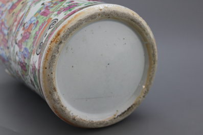 Vase chinois exceptionnel en porcelaine de Canton, famille rose, 19e