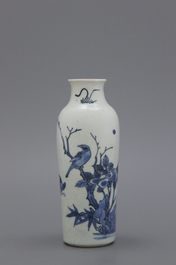 Vase rouleau en porcelaine de chine bleu et blanc, dynastie Ming