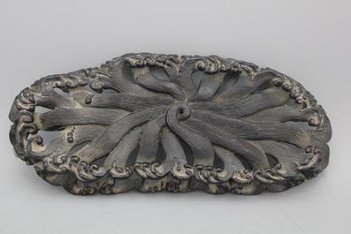 A Chinese carved jadeite group, Cultural Revolution, 20th C.
