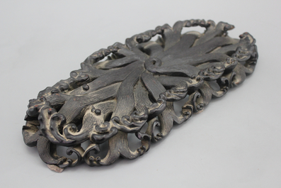 A Chinese carved jadeite group, Cultural Revolution, 20th C.