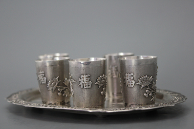 Pr&eacute;sentoir et gobelets en argent, Chine, 19e