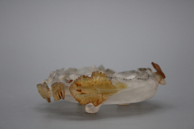 A Chinese agate carved brushwasher, 19/20th C.
