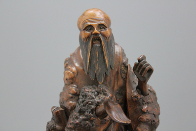 Une paire de figures d'immortels en bois de racine, 19e