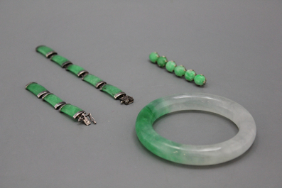 Ensemble en jade chinois: deux bracelets et une broche