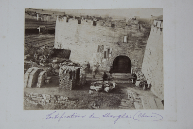 Exceptionnel album de photographies de Chine, 19e, ca. 1897