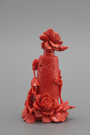 Tabati&egrave;re chinoise en corail en forme de vase fleurie, 19e