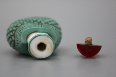 A Chinese snuff bottle, Peking glass, 20th C.