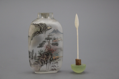 A Chinese snuff bottle, reverse glass painting, 20th C.