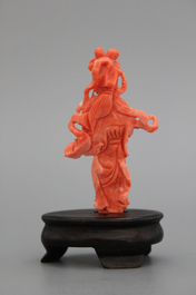 Guanyin en corail chinois, 19/20e