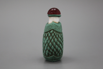 A Chinese snuff bottle, Peking glass, 20th C.