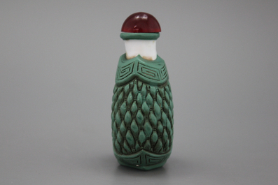 A Chinese snuff bottle, Peking glass, 20th C.