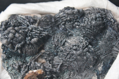 Doos met diverse mineralen en halfedelstenen