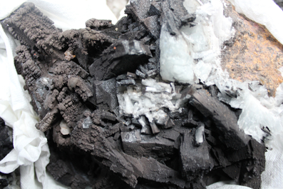 Doos met diverse mineralen en halfedelstenen