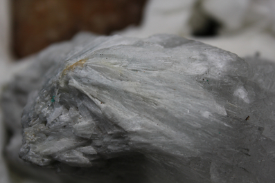 Doos met diverse mineralen en halfedelstenen