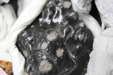 Doos met diverse mineralen en halfedelstenen