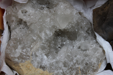 Doos met diverse mineralen en halfedelstenen