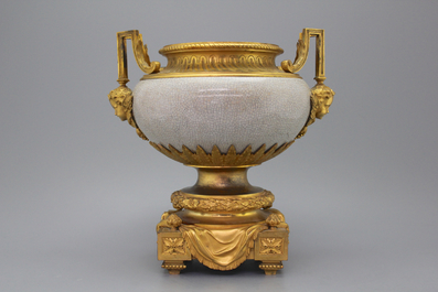 A French ormolu-mounted Chinese crackle bowl, 18/19th C.