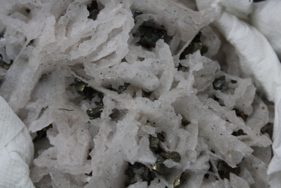 Doos met diverse mineralen en halfedelstenen