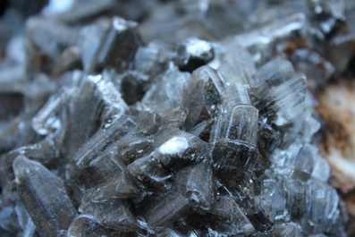 Doos met diverse mineralen en halfedelstenen