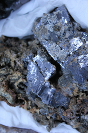 Doos met diverse mineralen en halfedelstenen