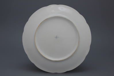 Lot de 5 assiettes en porcelaine de S&egrave;vres, d&eacute;cor montgolfi&egrave;re, 19e