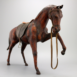 Un mod&egrave;le de cheval en cuir, d&eacute;but 20e