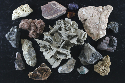Grand lot de min&eacute;raux et pierres s&eacute;mi-pr&eacute;cieuses