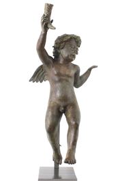 Grande statue en bronze moul&eacute; d'un putto avec "la Corne d'Abondance", env. 1900