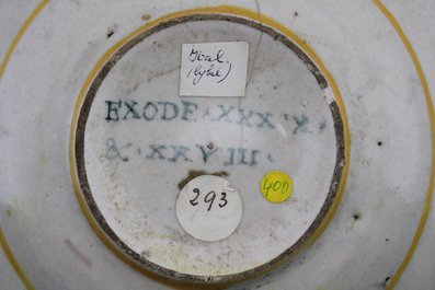 Plat majolique "Istoriato" d&eacute;cor de l'Exode, Urbino, 16e