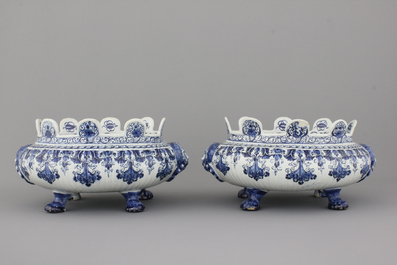Paire exceptionnelle de rafraichissoirs de verres en fa&iuml;ence de Delft, bleu et blanc, Cornelis Cuipers, De Metaale Pot, 1724-1757