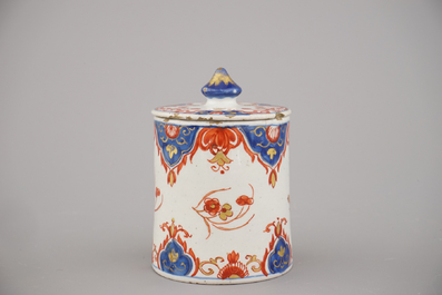 Boite couverte cylindrique en fa&iuml;ence de Delft dor&eacute;, 18e