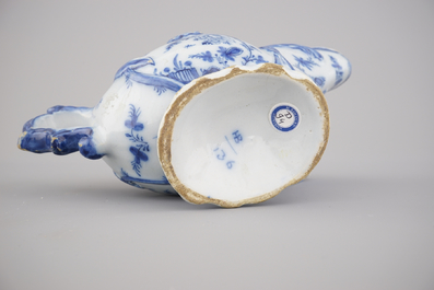 Sauci&egrave;re fine en fa&iuml;ence de Delft, bleu et blanc, 18e