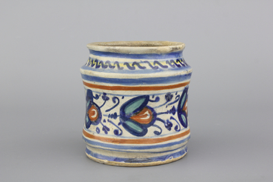 Albarello rare en majolique polychrome d'Anvers, env. 1580