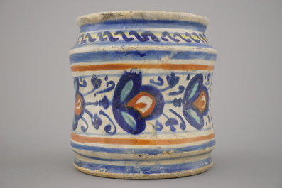 Albarello rare en majolique polychrome d'Anvers, env. 1580