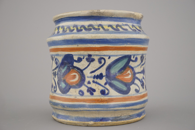 Albarello rare en majolique polychrome d'Anvers, env. 1580